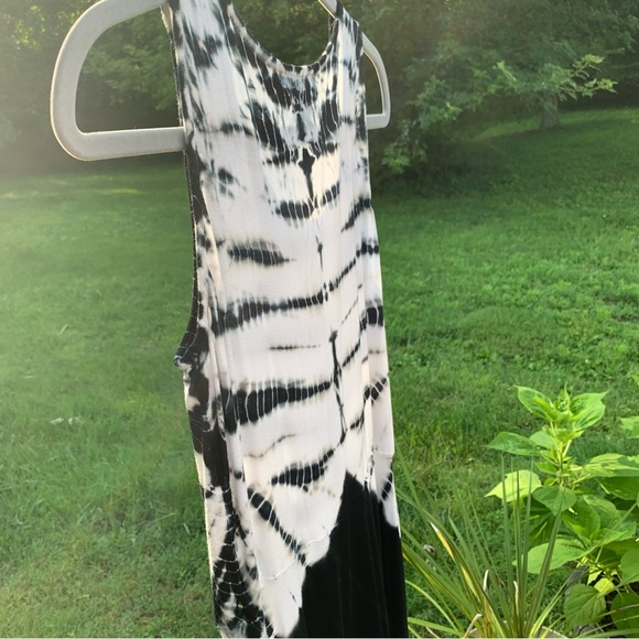 WD.NY Flowy Asymmetrical Black & White Tie dye Rayon Blend Tank top Size Medium - Picture 10 of 13